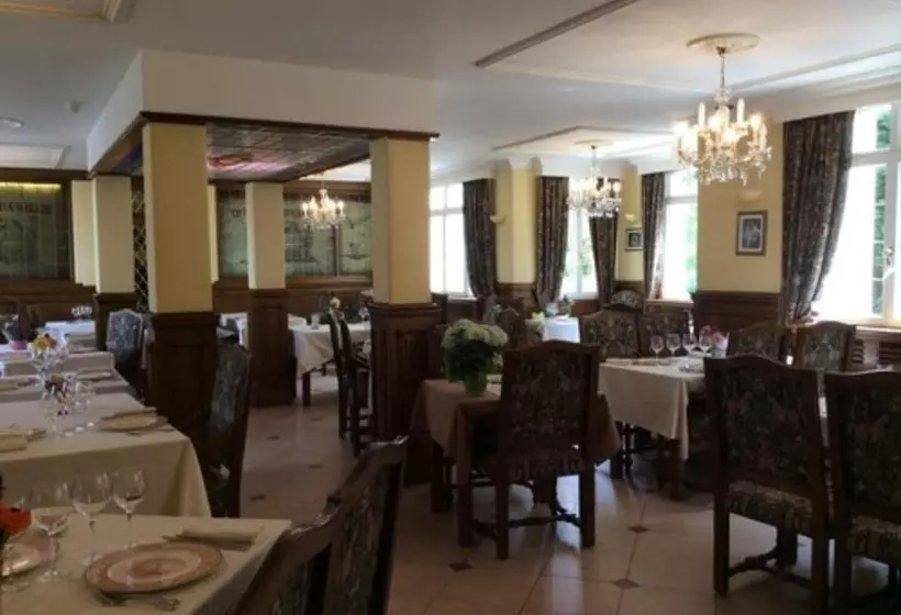 ホテル Logis Hôtel & Restaurant   Le Château Des Tourelles
