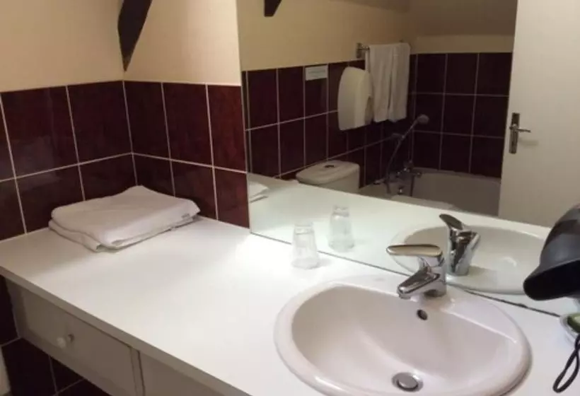 ホテル Logis Hôtel & Restaurant   Le Château Des Tourelles