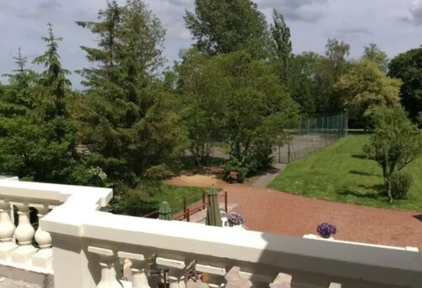 ホテル Logis Hôtel & Restaurant   Le Château Des Tourelles