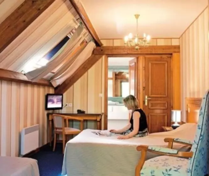 ホテル Logis Hôtel & Restaurant   Le Château Des Tourelles