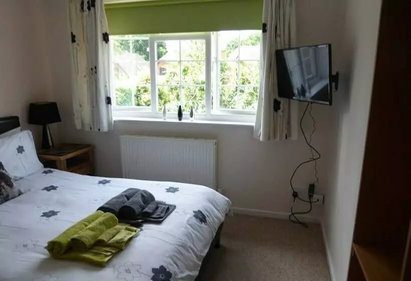 Bed and Breakfast Mayfields Guest House