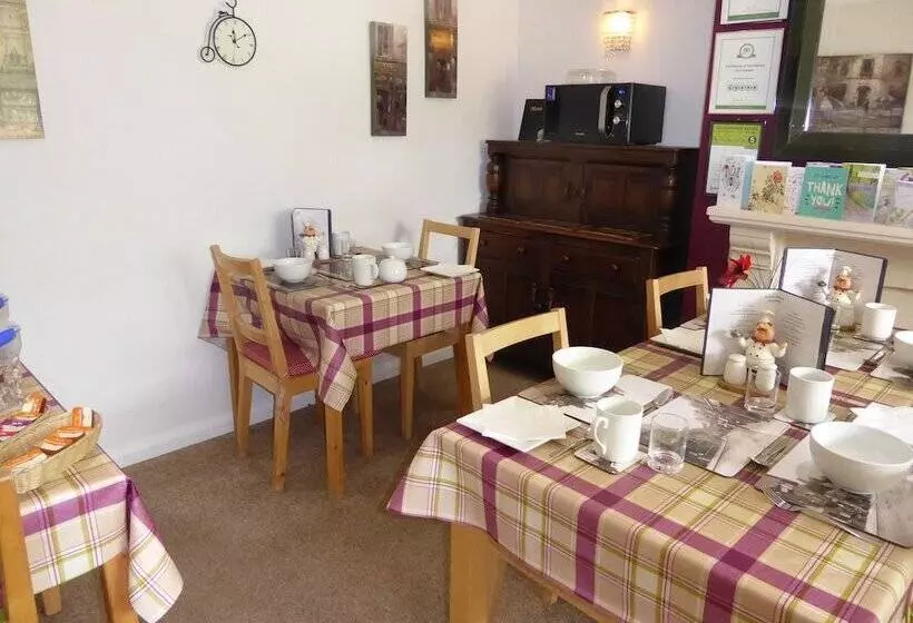 Bed and Breakfast Mayfields Guest House