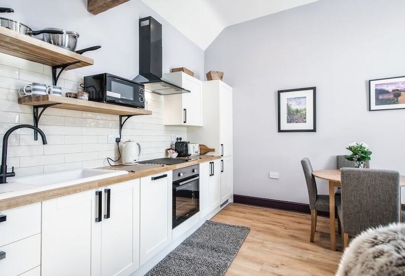 צימר Village Farm Cottages