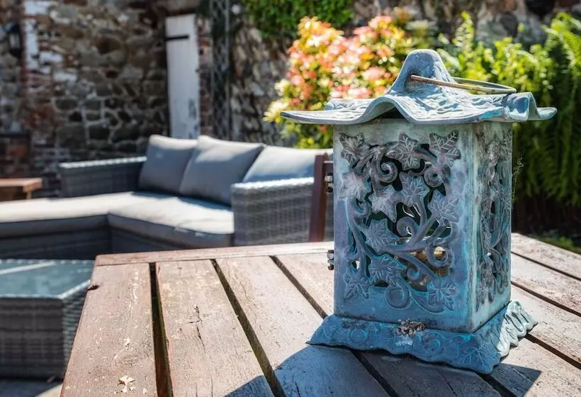 Aamiaismajoitus (B&B) Village Farm Cottages