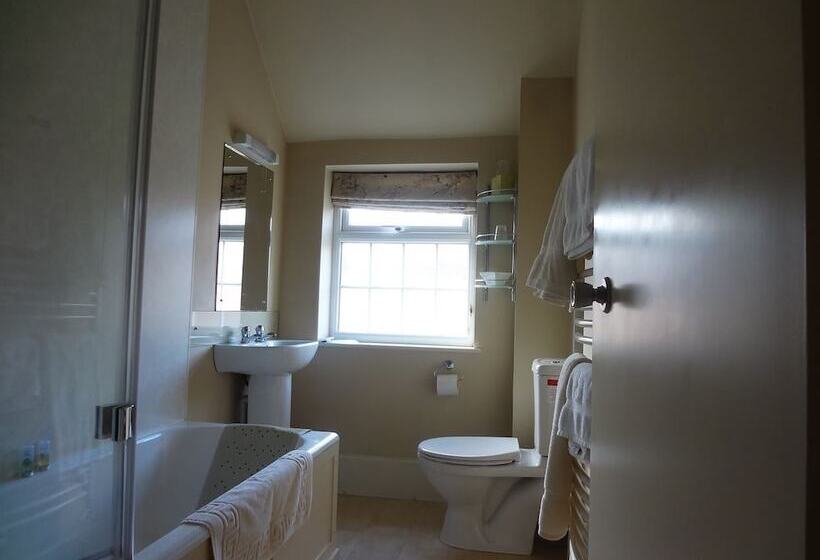 فندق فئة نجمة واحدة The Nags Head