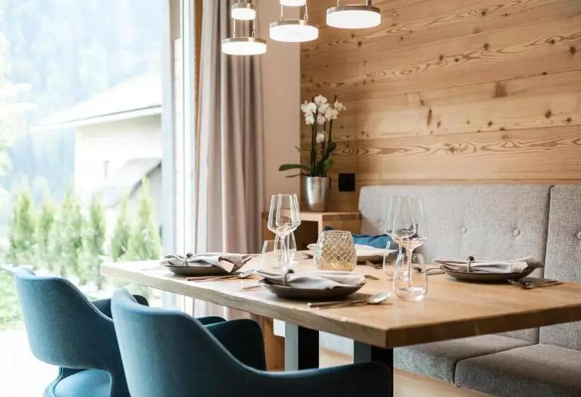 Les Dolomites Mountain Lodges