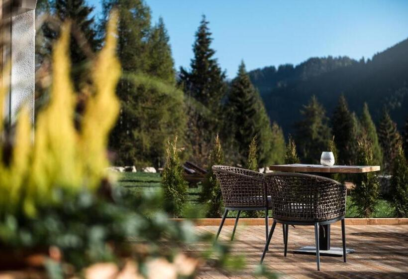 Les Dolomites Mountain Lodges