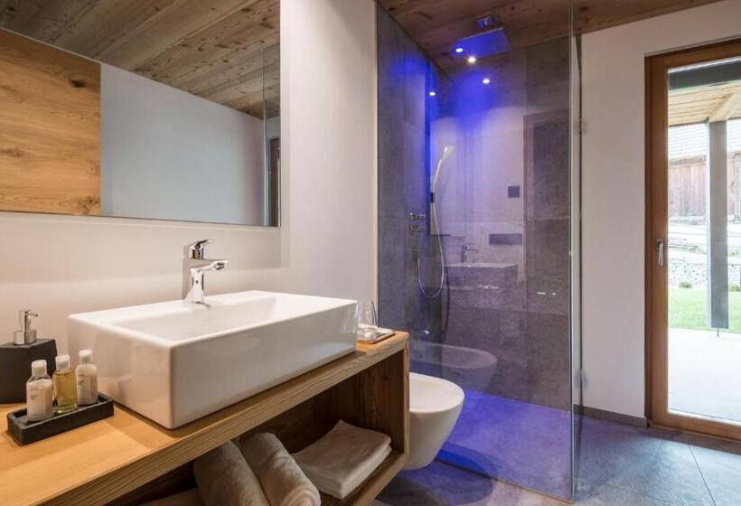 Les Dolomites Mountain Lodges