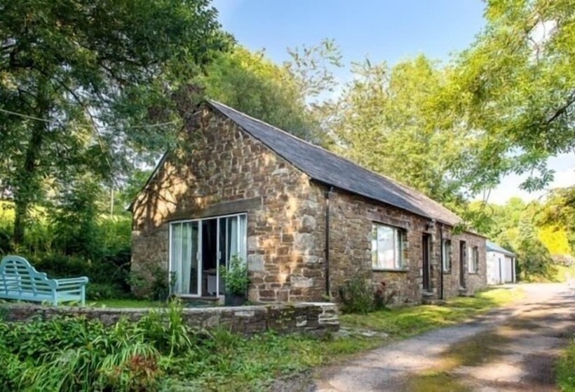 بنسيون Coombe Farm