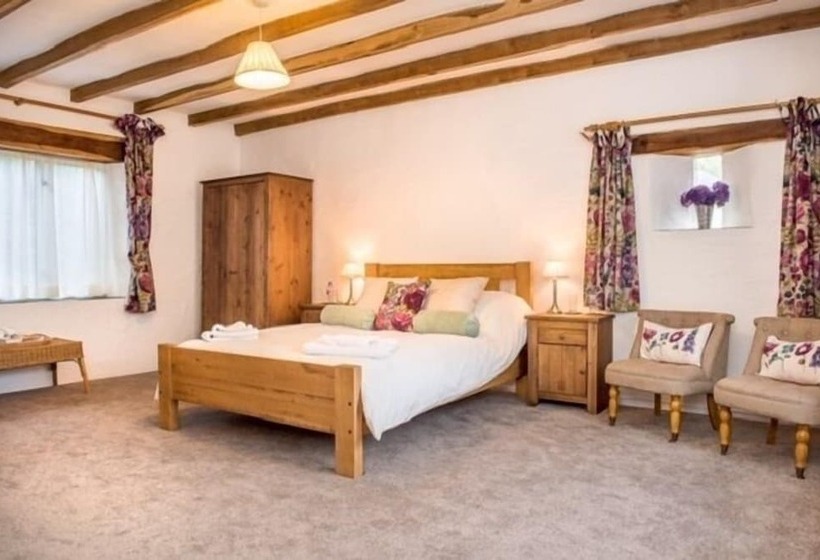 بنسيون Coombe Farm