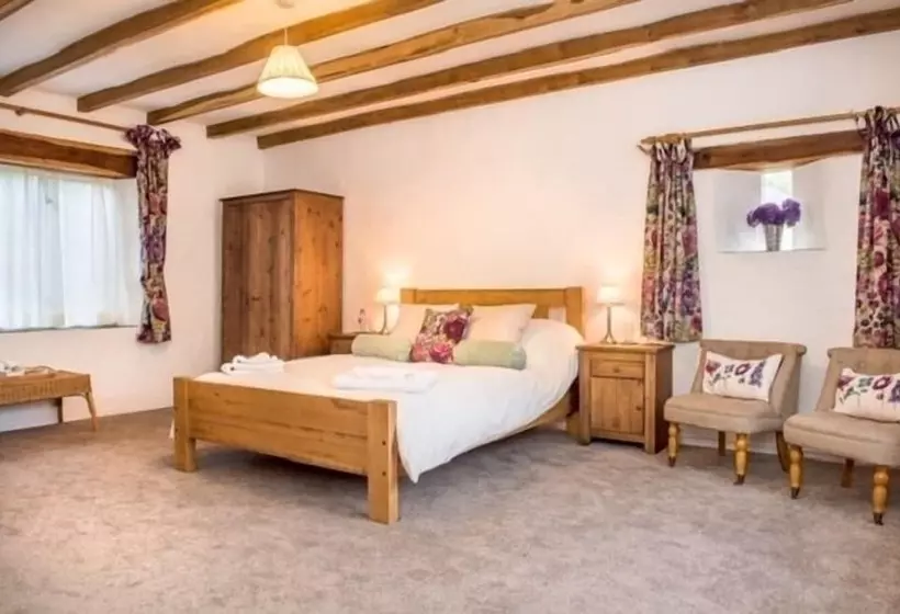 Majatalo Coombe Farm