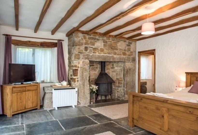 بنسيون Coombe Farm