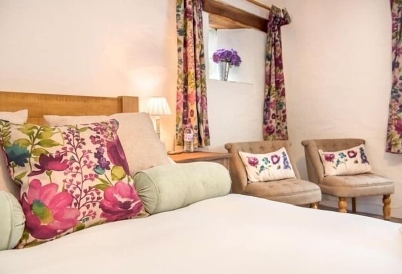 بنسيون Coombe Farm