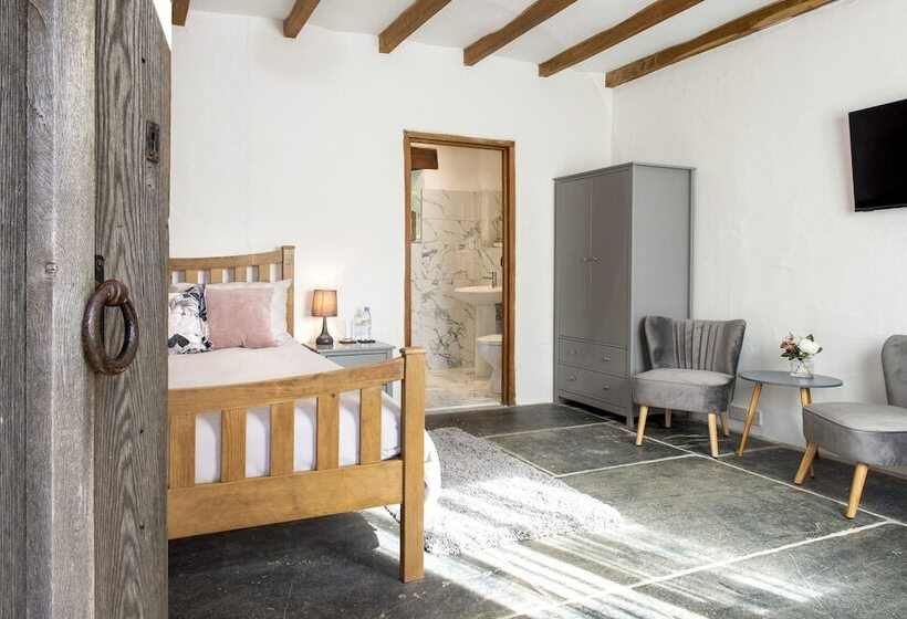 بنسيون Coombe Farm