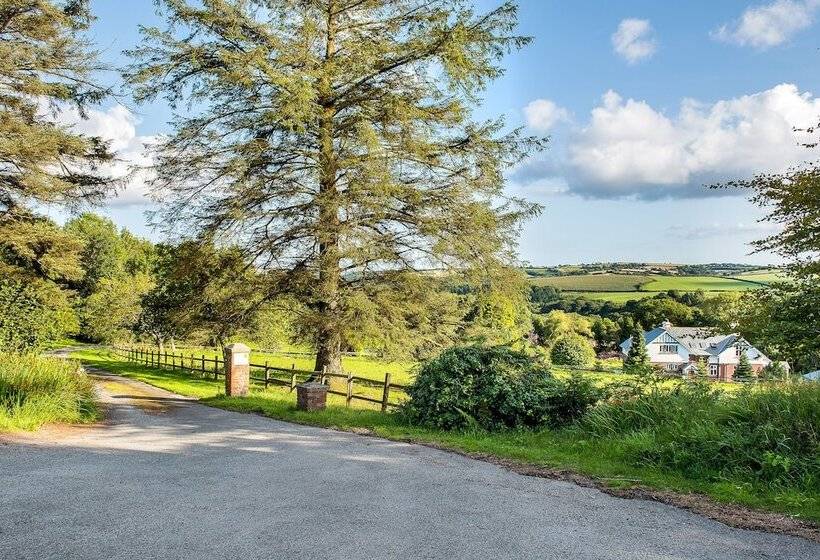 بنسيون Coombe Farm