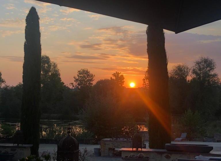 مبيت وإفطار La Francoisiere