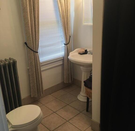 Bed and Breakfast Lizard Creek Inn