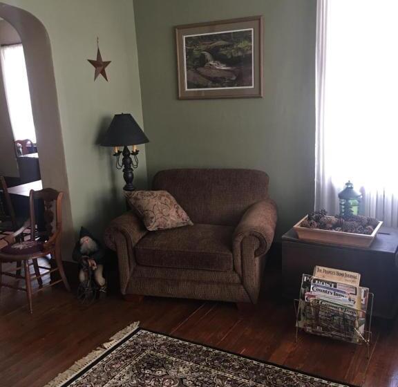 Bed and Breakfast Lizard Creek Inn