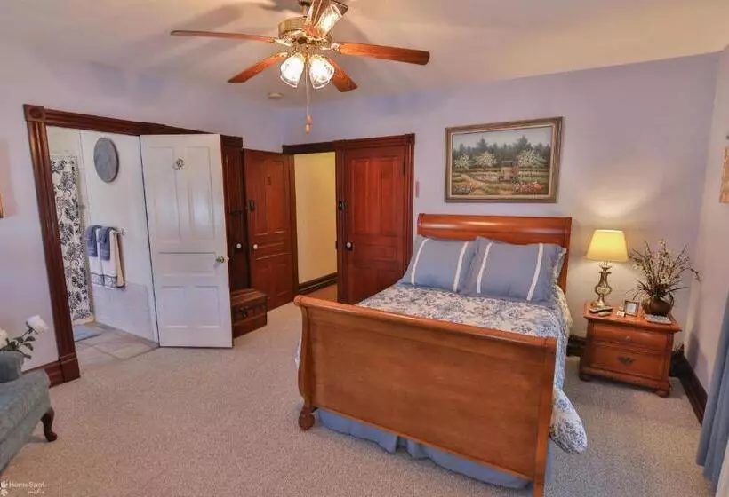 Aamiaismajoitus (B&B) Lizard Creek Inn