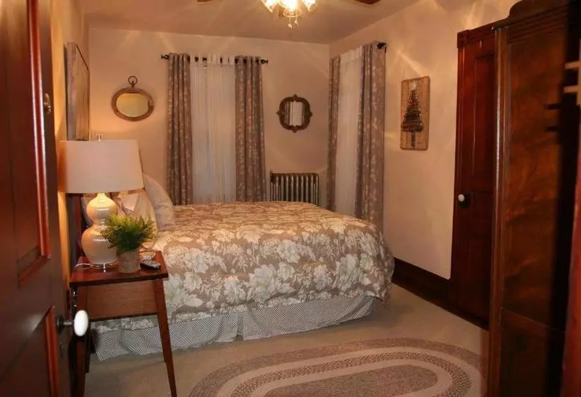 Aamiaismajoitus (B&B) Lizard Creek Inn