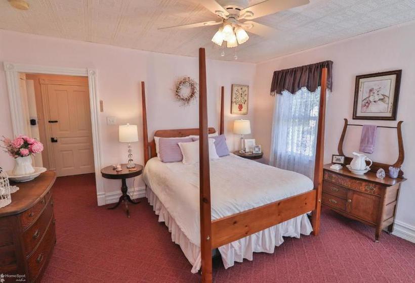 Bed and Breakfast Lizard Creek Inn