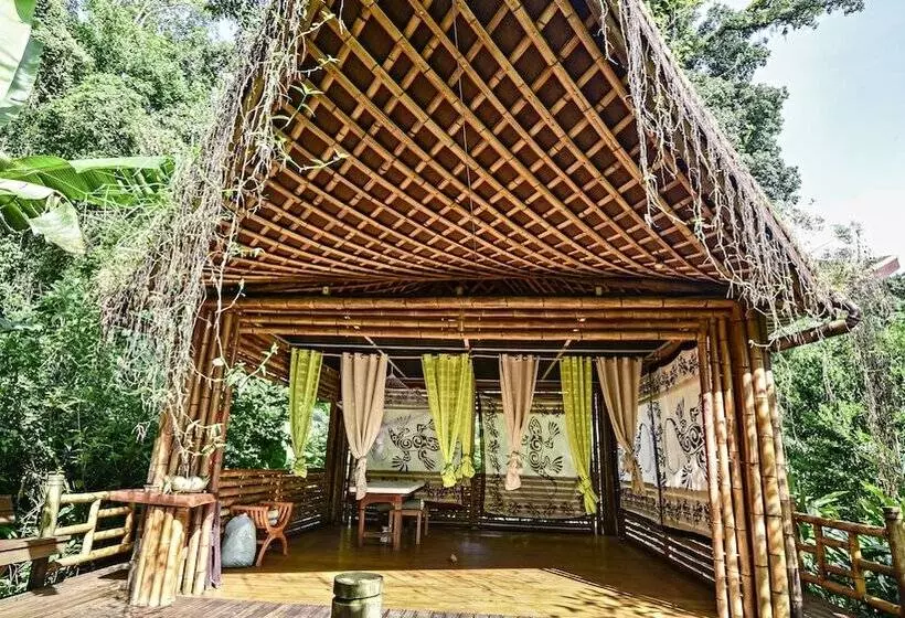Hotelli Banana Bamboo Ecolodge