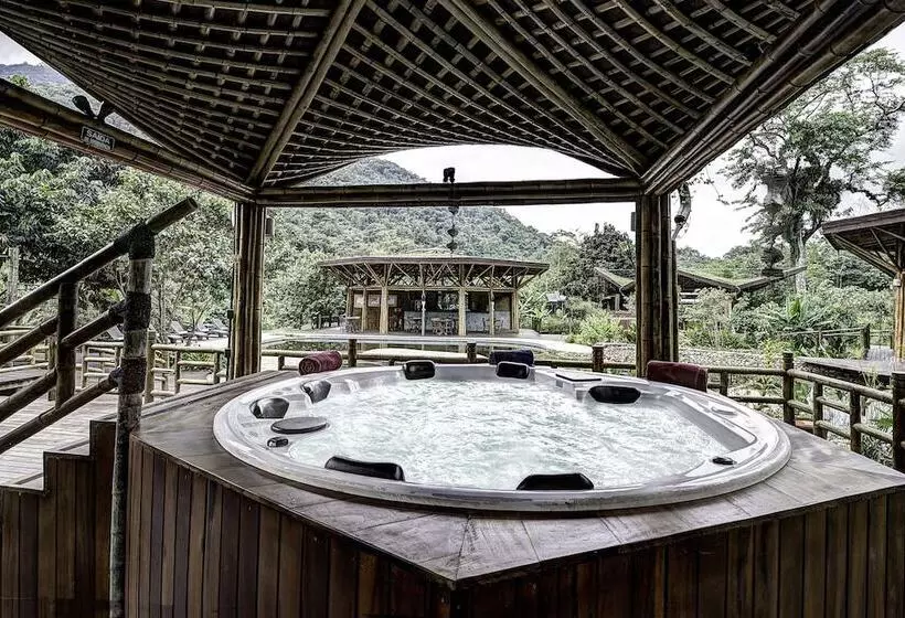 Hotelli Banana Bamboo Ecolodge