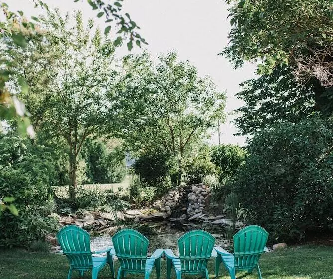 Iron Kettle Bed And Breakfast