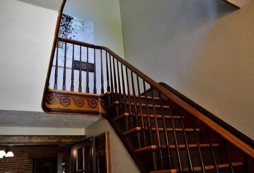 Iron Kettle Bed And Breakfast