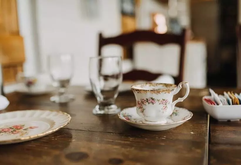 Iron Kettle Bed And Breakfast