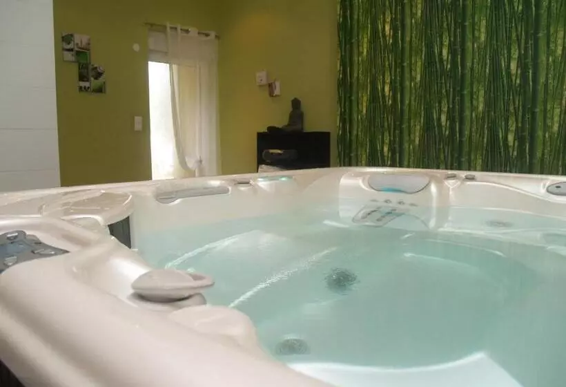 Aamiaismajoitus (B&B) Les Jardins De La Grange