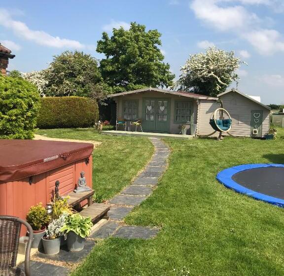 ベッドアンドブレックファースト The Paddock At Peacock Farm Near Belvoir Castle