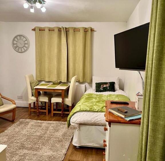 ベッドアンドブレックファースト The Paddock At Peacock Farm Near Belvoir Castle