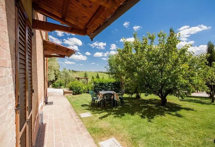 ホテル Agriturismo Podere Camollia