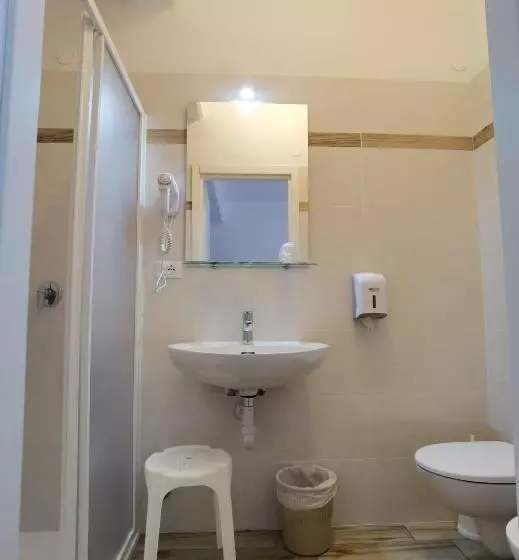 Hotelli Albergo Miralaghi