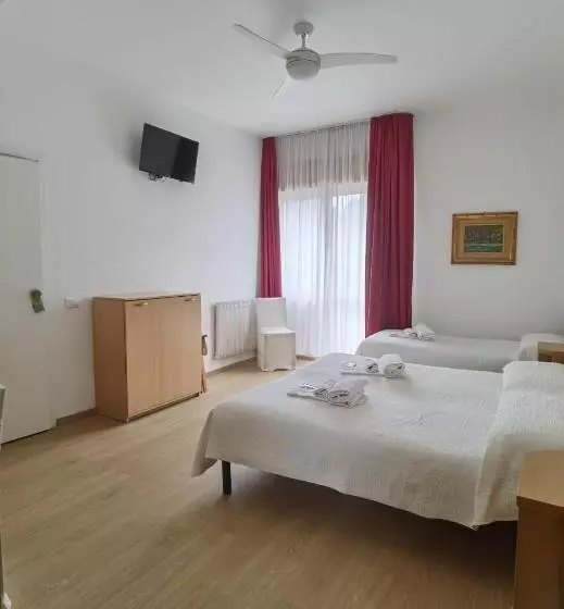 Hotelli Albergo Miralaghi