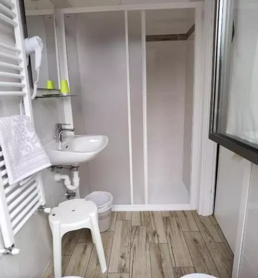 Hotelli Albergo Miralaghi