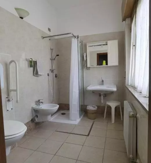 Hotelli Albergo Miralaghi