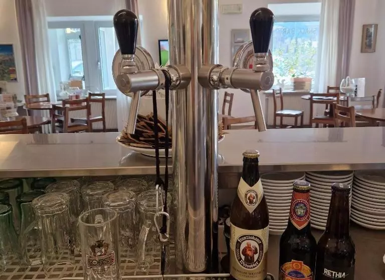 Hotelli Albergo Miralaghi