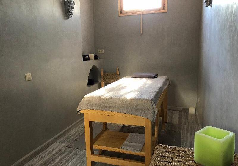 فندق Domaine De Tameslohte