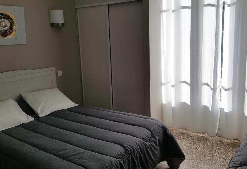 בית מלון כפרי Hôtel Restaurant Les Chasseurs