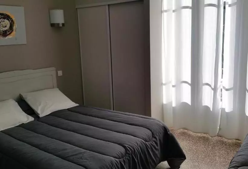 Hotel Hôtel Restaurant Les Chasseurs