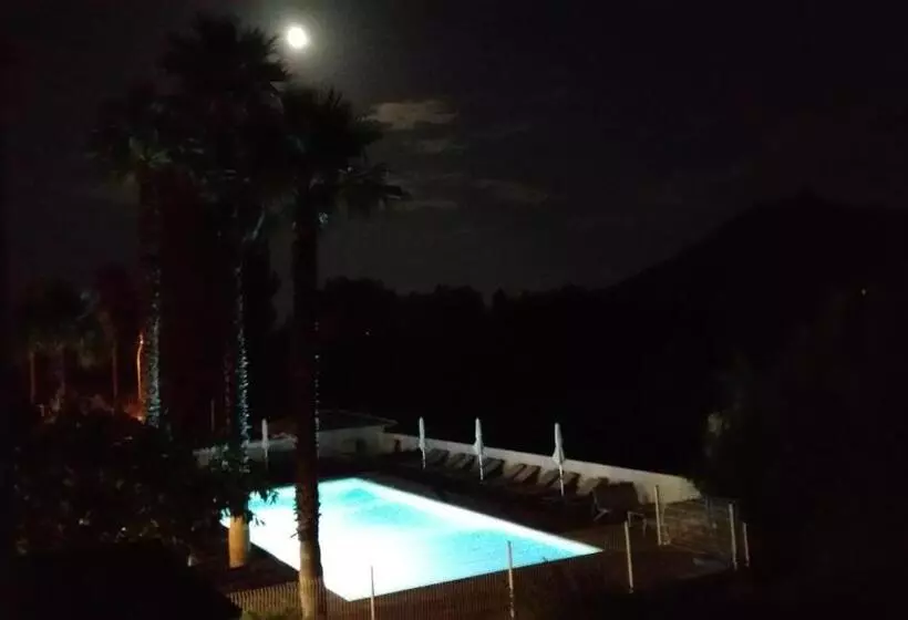 Hotel Hôtel Restaurant Les Chasseurs