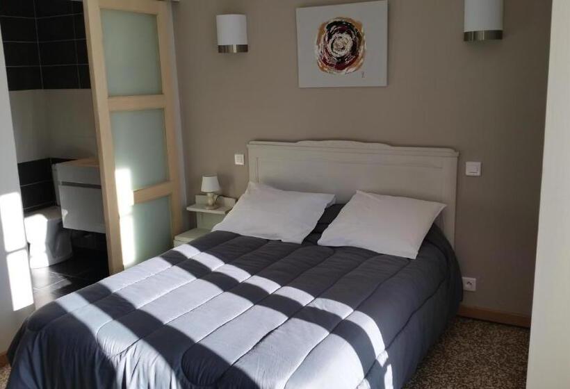 فندق Hôtel Restaurant Les Chasseurs