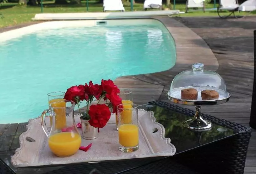 ペンション Chambres D Hotes Spa Château D Omiécourt