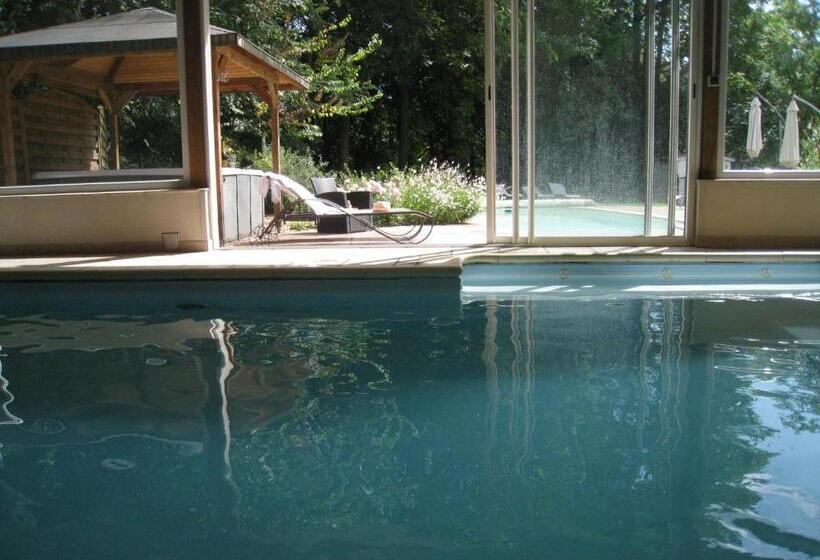 펜션 Chambres D Hotes Spa Château D Omiécourt