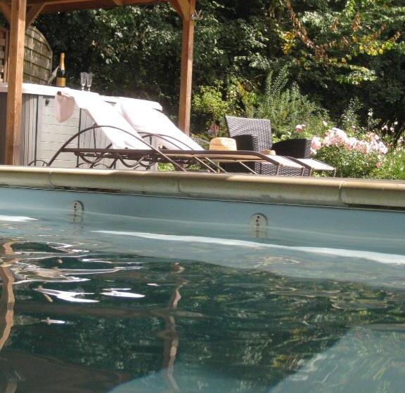 펜션 Chambres D Hotes Spa Château D Omiécourt