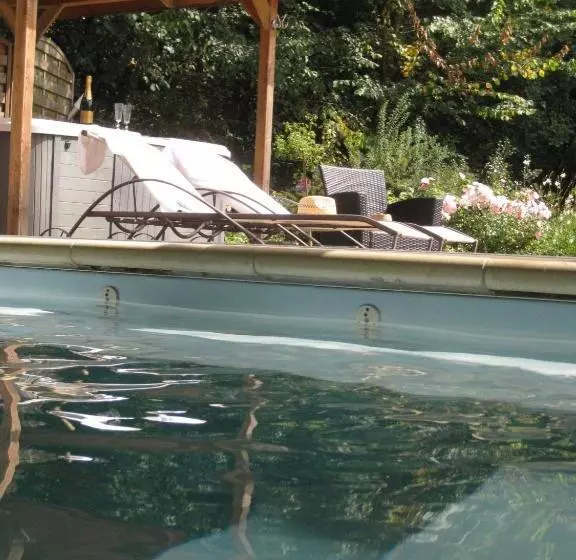 ペンション Chambres D Hotes Spa Château D Omiécourt