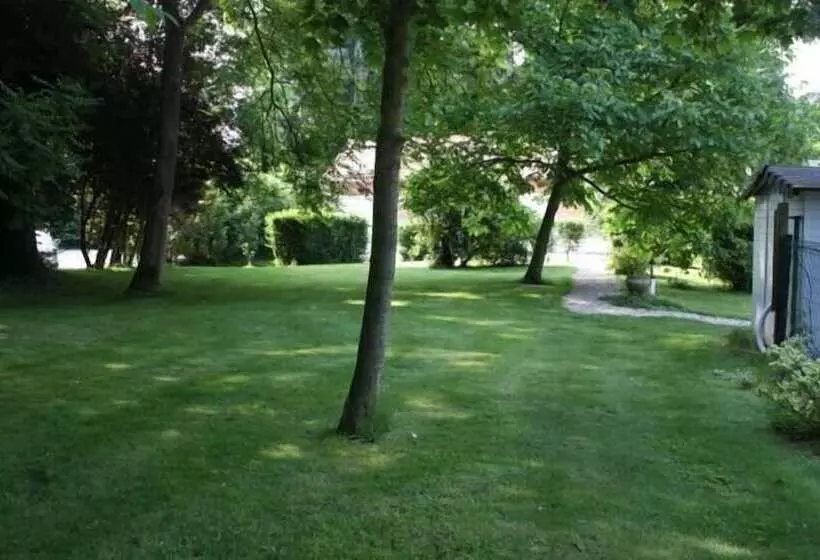 ペンション Chambres D Hotes Spa Château D Omiécourt