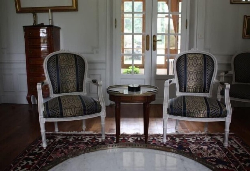 펜션 Chambres D Hotes Spa Château D Omiécourt